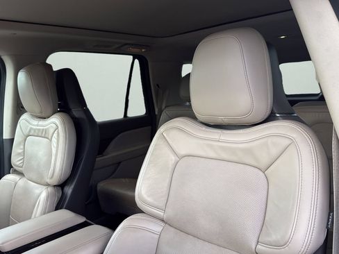 Used 2022 Lincoln Navigator L Reserve AWD/4WD image 7