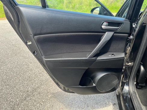 Used 2011 MAZDA MAZDA3 i Touring FWD image 16
