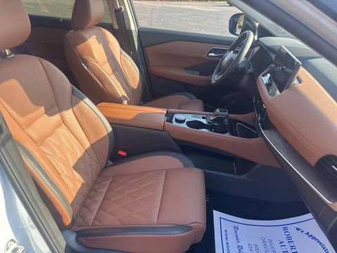 Used 2026 Nissan Rogue Platinum w/ Platinum Premium Package image 14