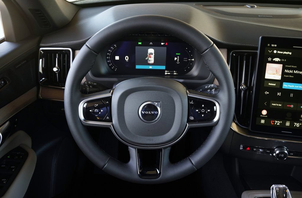 Used 2026 Volvo XC90 T8 Plus w/ Protection Package Premier AWD/4WD image 13