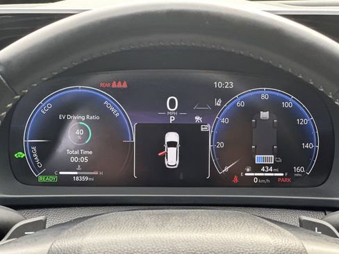 Certified 2025 Toyota Crown Signia image 12