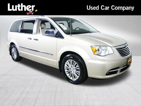 Used 2013 Chrysler Town & Country Touring-L w/ Driver Convenience Group FWD image 1