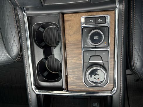 Certified 2020 Ford Expedition Platinum image 32