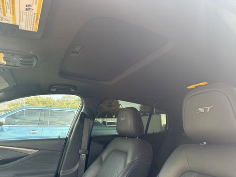 Used 2024 Buick Envista Sport Touring w/ Experience Buick Package image 15