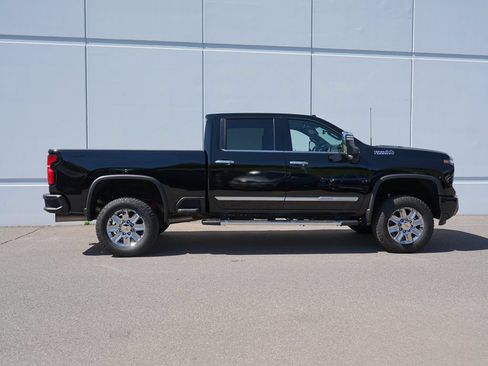 Used 2024 Chevrolet Silverado 3500 High Country w/ High Country Premium Package AWD/4WD image 2