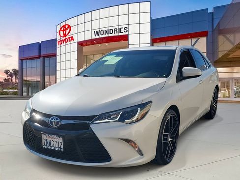 Used 2016 Toyota Camry SE image 2