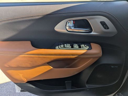 New 2026 Chrysler Pacifica Pinnacle w/ Trailer Tow Group image 16