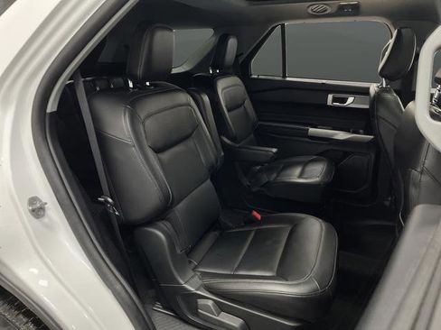 Used 2023 Ford Explorer Limited image 32
