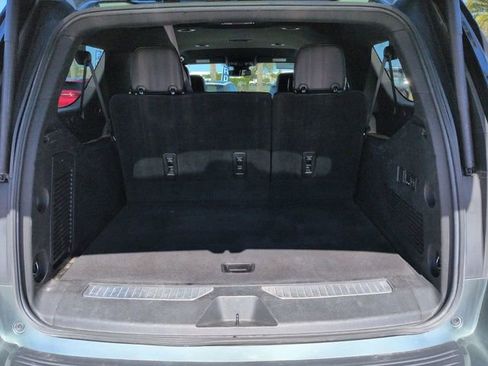 Used 2023 Chevrolet Suburban Premier image 13