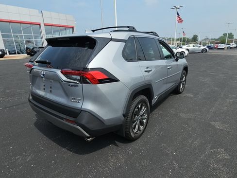 Used 2022 Toyota RAV4 Limited AWD/4WD image 3