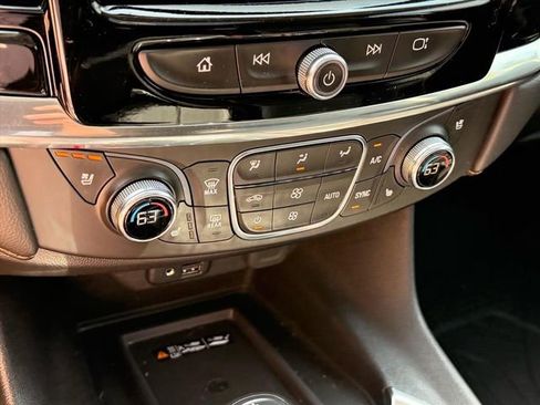 Used 2020 Chevrolet Traverse Premier w/ LPO, Blackout Package FWD image 22