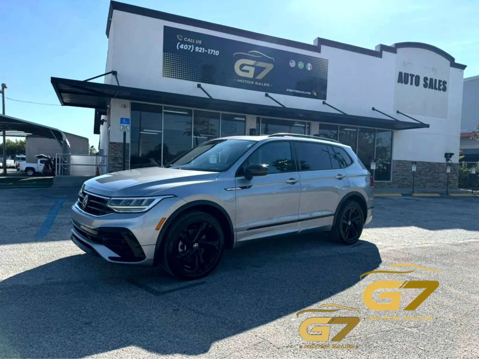 Used 2023 Volkswagen Tiguan SE R-Line FWD image 1