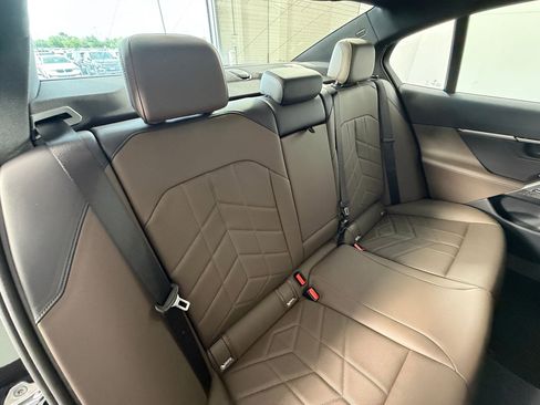 Used 2025 BMW 530i image 32