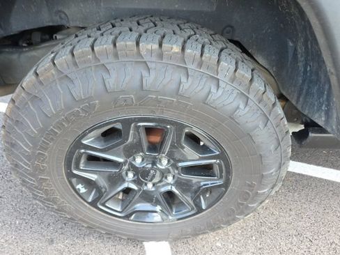 Used 2017 Jeep Wrangler Sport AWD/4WD image 3