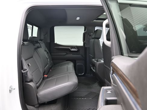 Used 2022 Chevrolet Silverado 1500 LT Trail Boss w/ LT Trail Boss Premium Package AWD/4WD image 12