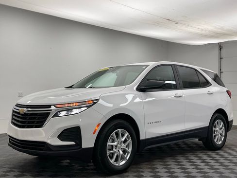Used 2024 Chevrolet Equinox LS w/ LS Convenience Package FWD image 2