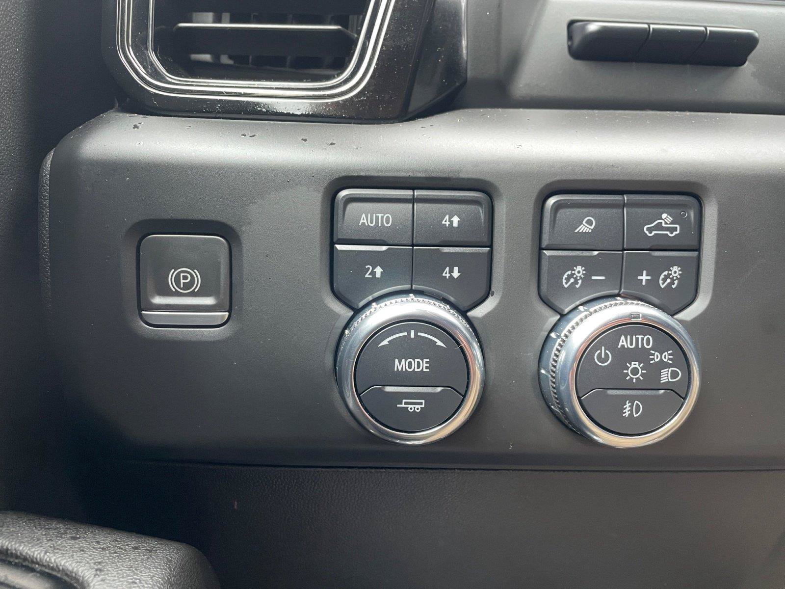 Used 2023 GMC Sierra 1500 AT4 w/ Technology Package AWD/4WD image 22