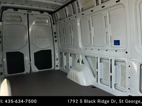 Used 2025 Mercedes-Benz Sprinter 2500 image 19