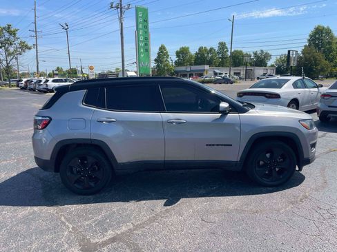 Used 2020 Jeep Compass Latitude FWD image 9