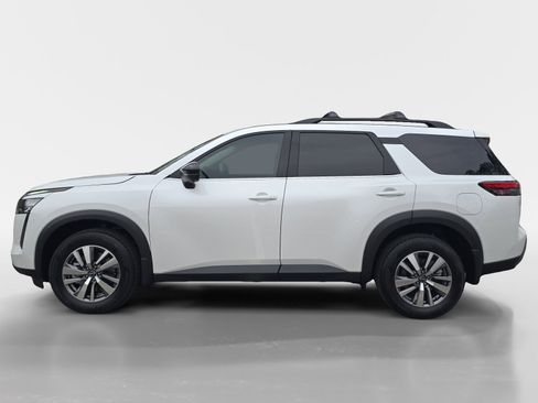 New 2026 Nissan Pathfinder SL image 2