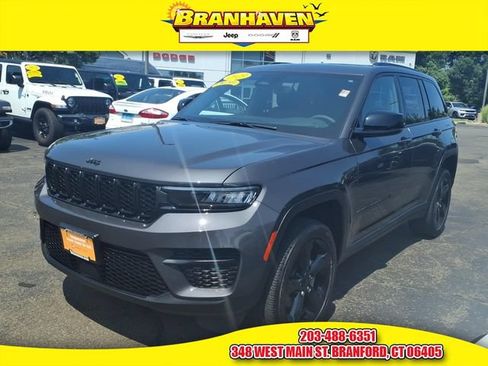 Certified 2023 Jeep Grand Cherokee Altitude AWD/4WD image 1