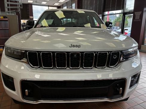 Used 2022 Jeep Grand Cherokee Overland w/ Adv Protech Group III RWD image 5