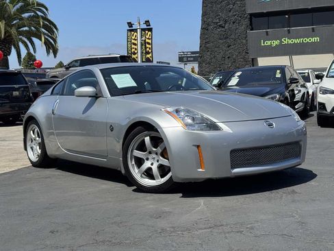 Used 2004 Nissan 350Z Track w/ Cargo Convenience Pkg RWD image 2