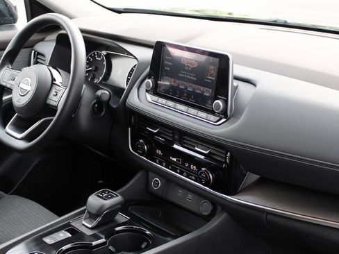 Certified 2022 Nissan Rogue SV image 28