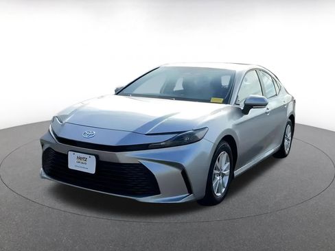 Used 2025 Toyota Camry LE image 7