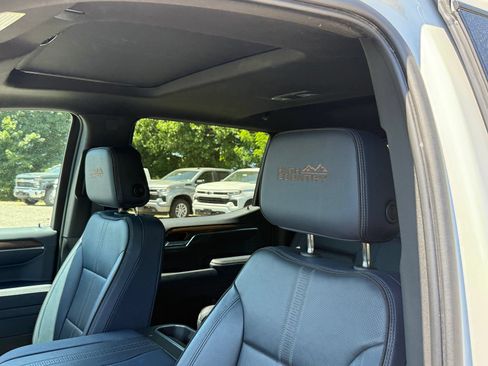 Used 2023 Chevrolet Silverado 1500 High Country w/ High Country Premium Package AWD/4WD image 16