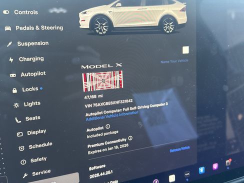 Used 2022 Tesla Model X Plaid image 3
