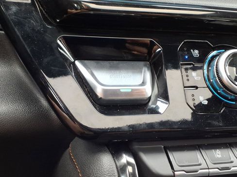 Used 2024 GMC Sierra 2500 AT4 w/ AT4 Preferred Package image 15