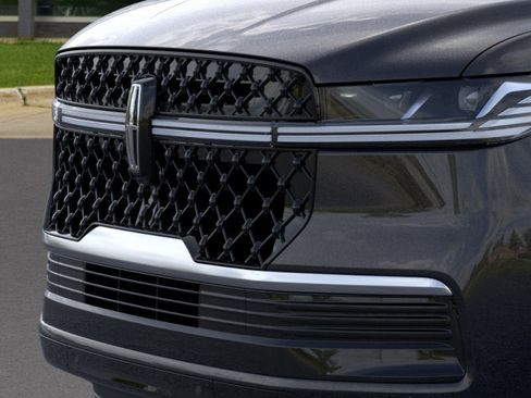 New 2026 Lincoln Navigator Reserve AWD/4WD image 17