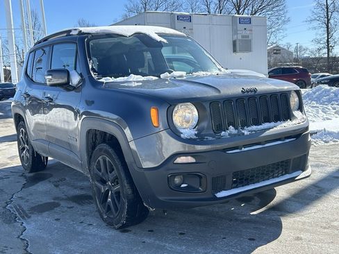 Used 2016 Jeep Renegade Latitude image 4