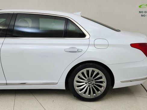 Used 2019 Genesis G90 3.3T Premium RWD image 10