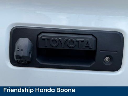 Used 2022 Toyota Tacoma TRD Off-Road AWD/4WD image 11