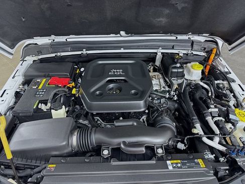 Used 2022 Jeep Wrangler Unlimited Sahara image 28