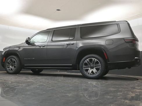 Used 2024 Jeep Wagoneer L Series II RWD image 13