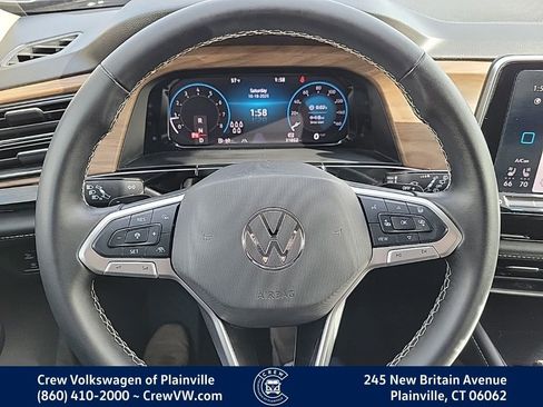 Certified 2024 Volkswagen Atlas SE image 31