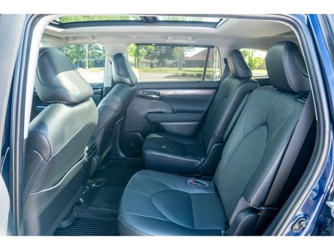 Used 2021 Toyota Highlander Platinum AWD/4WD image 15