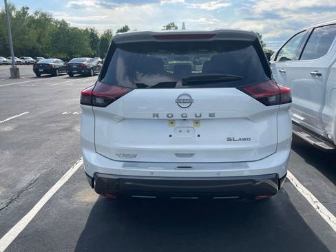 Used 2025 Nissan Rogue SL AWD/4WD image 4