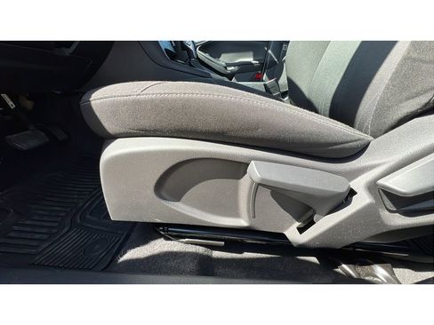 Used 2015 Ford Focus SE w/ SE Cold Weather Package FWD image 25