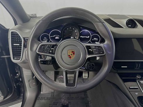 Used 2022 Porsche Cayenne S image 12