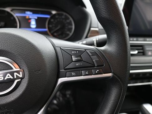 Used 2024 Nissan Altima 2.5 SV FWD image 19