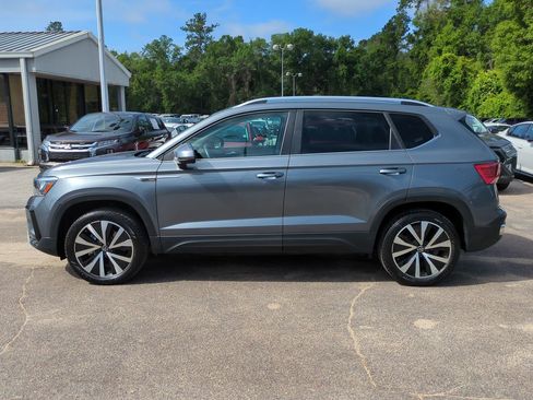 Used 2024 Volkswagen Taos SE FWD image 8