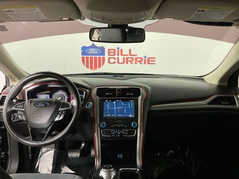 Used 2019 Ford Fusion SE FWD image 18