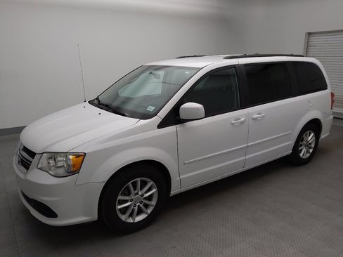 Used 2016 Dodge Grand Caravan SXT FWD image 2