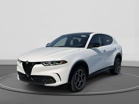 New 2025 Alfa Romeo Tonale w/ Premium Package AWD/4WD image 3