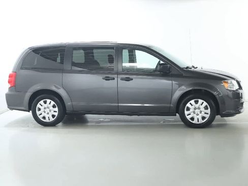 Certified 2019 Dodge Grand Caravan SE FWD image 11