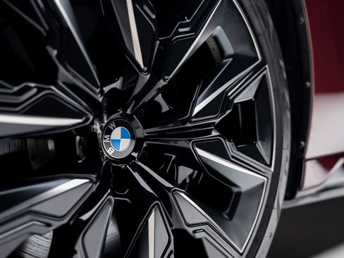 Used 2023 BMW i7 xDrive60 w/ Parking Assistance Package image 22